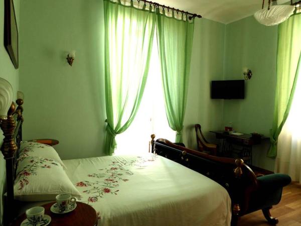 Da Nonna Vera : photo 3 de la chambre chambre double de luxe avec salle de bains privative (2 adultes + 1 enfant)