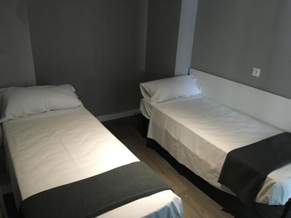 Hostal Boutique BBB Auto check in : photo 5 de la chambre chambre familiale avec terrasse