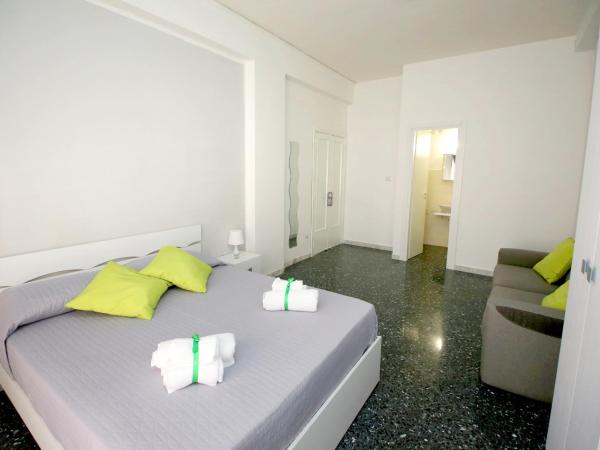 B&B Salernoway : photo 5 de la chambre chambre quadruple avec salle de bains privative