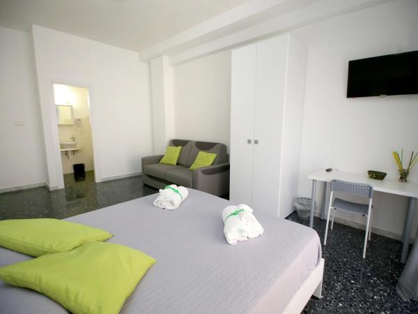 B&B Salernoway : photo 4 de la chambre chambre quadruple avec salle de bains privative