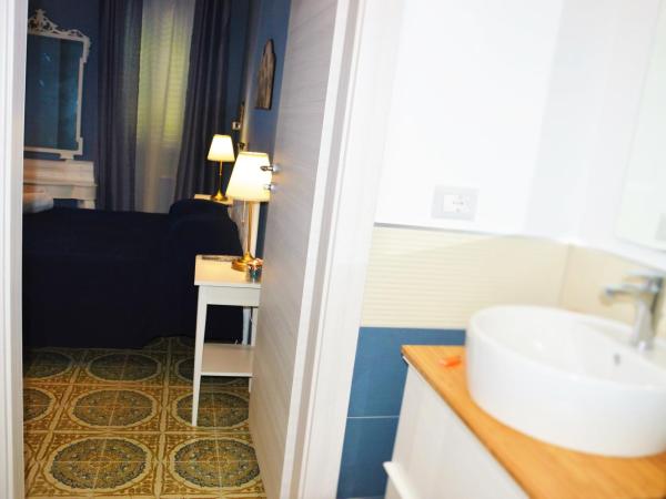 B&B A Due Passi Dal Mare : photo 6 de la chambre chambre triple supérieure - vue sur mer