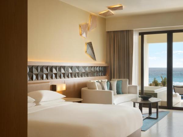 Turquoize at Hyatt Ziva Cancun - Adults Only - All Inclusive : photo 2 de la chambre hébergement double principal turquoize sky avec accès direct à la piscine - côté océan