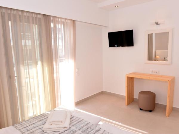 Island Dreams Rooms & Suites : photo 9 de la chambre chambre double ou lits jumeaux standard