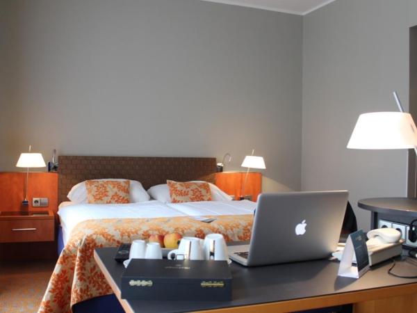 Mercure Hotel & Residenz Berlin Checkpoint Charlie : photo 6 de la chambre suite supérieure avec 1 lit double et 1 canapé-lit