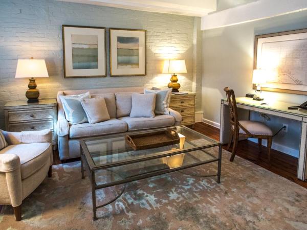 Olde Harbour Inn, Historic Inns of Savannah Collection : photo 8 de la chambre suite 1 chambre lit queen-size - vue sur rue - desservie uniquement par des escaliers