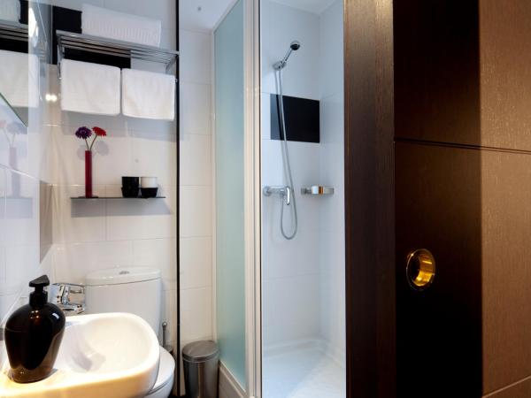 THC Tirso Molina Hostel : photo 3 de la chambre suite junior avec terrasse