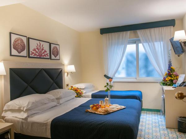 Hotel Del Mare : photo 2 de la chambre chambre triple