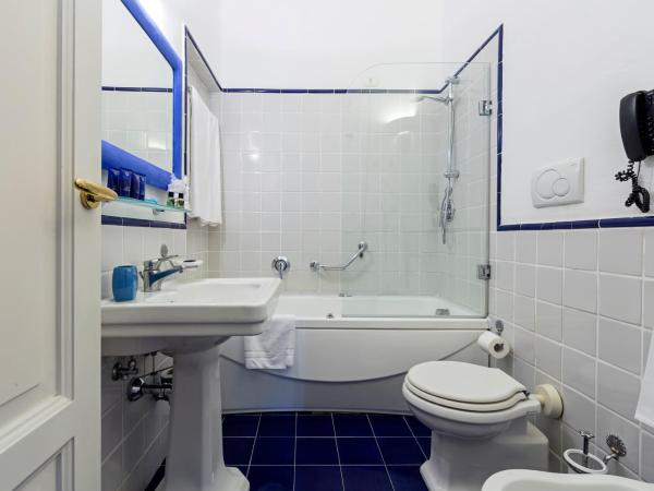 Relais Regina Giovanna : photo 10 de la chambre chambre familiale (3 adultes + 1 enfant)