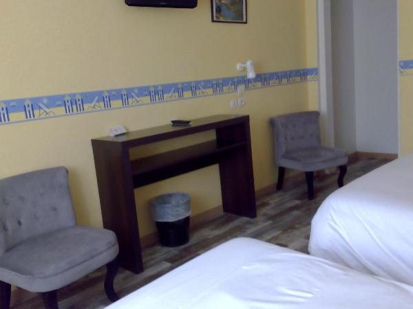 Hotel De La Bastide : photo 2 de la chambre chambre triple