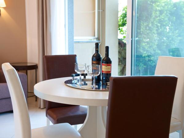 Taormina Villa Oasis Residence : photo 7 de la chambre suite côté jardin bilocale