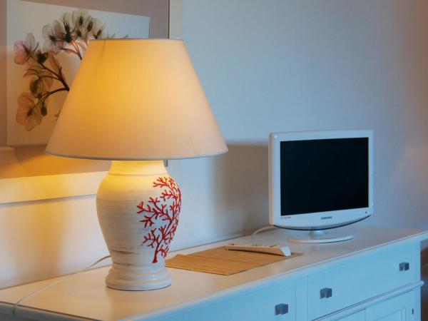 Taormina Villa Oasis Residence : photo 8 de la chambre suite côté jardin bilocale