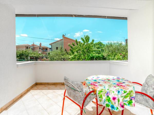 Guest House Marica : photo 1 de la chambre chambre double avec salle de bains séparée