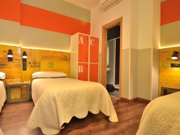 Far Home Atocha : photo 5 de la chambre chambre triple avec salle de bains privative