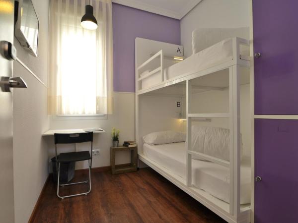 Far Home Atocha : photo 2 de la chambre chambre lits jumeaux Économique avec salle de bains commune