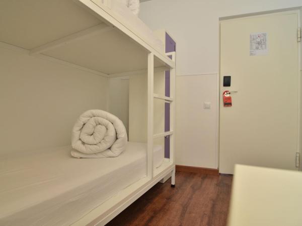 Far Home Atocha : photo 3 de la chambre chambre lits jumeaux Économique avec salle de bains commune