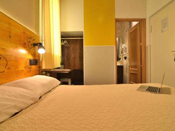 Far Home Atocha : photo 7 de la chambre chambre double avec salle de bains
