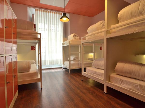 Far Home Atocha : photo 6 de la chambre lit dans dortoir mixte de 8 lits avec salle de bains