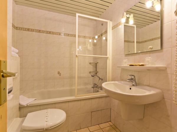 Hôtel La Montagne : photo 4 de la chambre chambre double supérieure