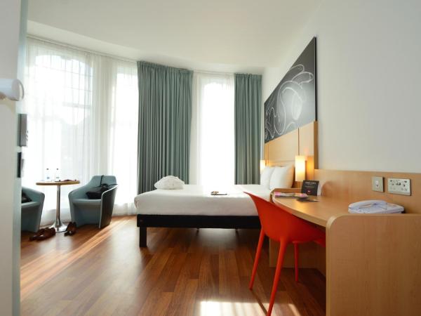 ibis Edinburgh Centre South Bridge - Royal Mile : photo 2 de la chambre chambre double premium avec coin salon confortable