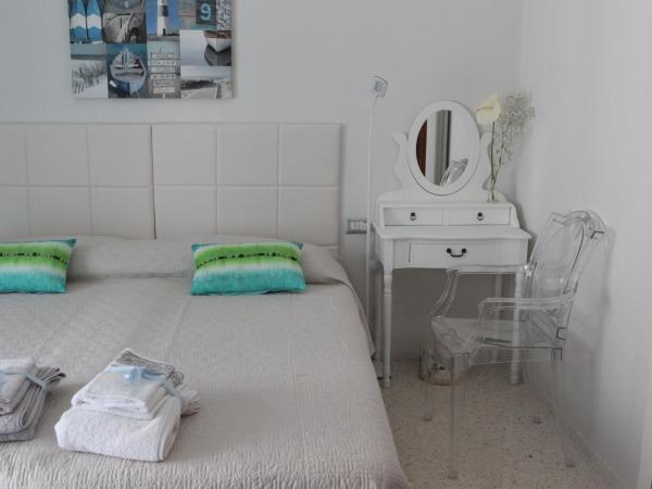 B&B Palazzo Scaramella : photo 6 de la chambre chambre double ou lits jumeaux avec salle de bains privative
