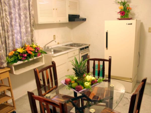 Hotel Suites Jazmín Acapulco : photo 4 de la chambre studio familial