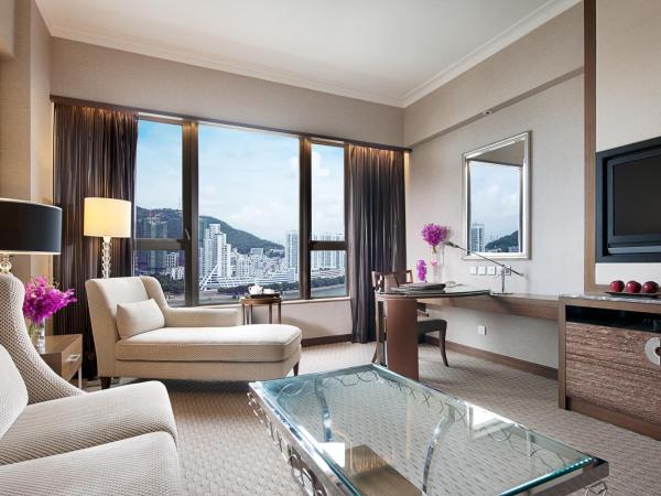 Sofitel Macau At Ponte 16 : photo 2 de la chambre suite lit king-size junior avec accès au salon