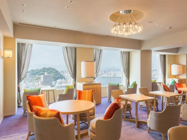 Grand Prince Hotel Hiroshima : photo 4 de la chambre chambre lit king-size Étage club - non-fumeurs