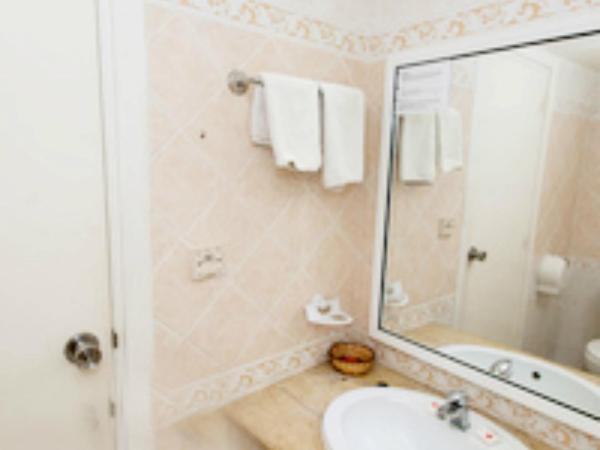 Hotel El Habib Monastir : photo 2 de la chambre chambre triple