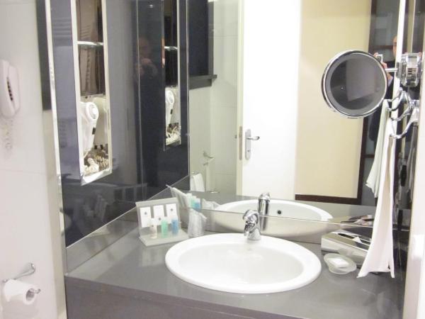 Grand Hotel De La Ville : photo 2 de la chambre chambre lits jumeaux