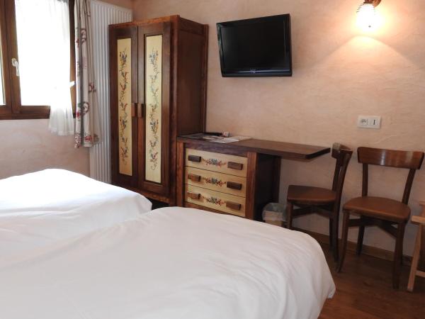 Hôtel Belalp : photo 3 de la chambre chambre lits jumeaux - vue sur rue