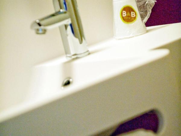 B&B HOTEL Belfort : photo 10 de la chambre chambre double - non-fumeurs