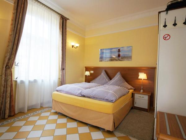 Yacht- , und Reisemobilhafen