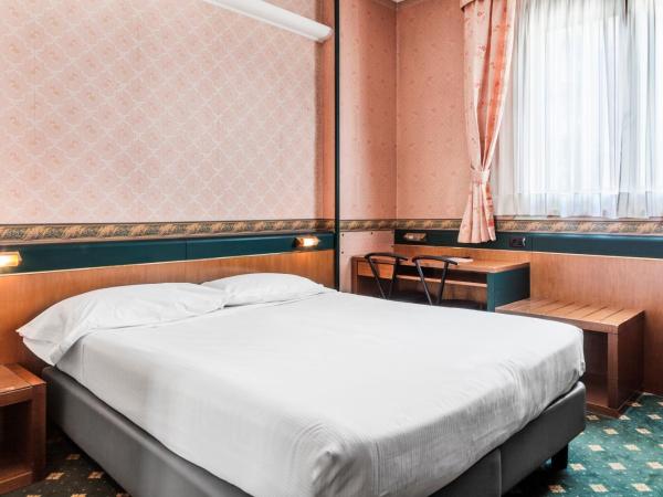 Hotel Des Etrangers : photo 2 de la chambre petite chambre double