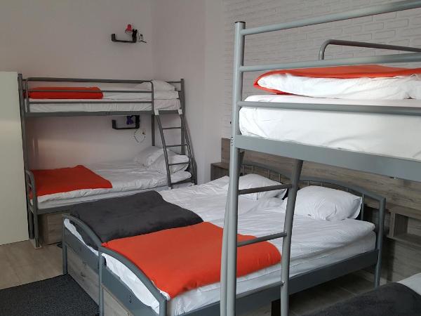 Hostel Lwowska 11 : photo 8 de la chambre appartement avec balcon