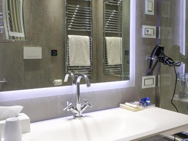 Hotel Santa Chiara : photo 3 de la chambre chambre simple de luxe avec vue sur la ville