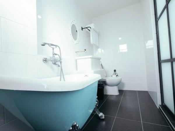 White Loft Hotel : photo 1 de la chambre deluxe queen bathtub