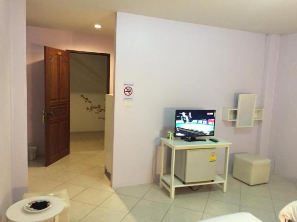 Nawaporn Place : photo 3 de la chambre chambre lits jumeaux standard