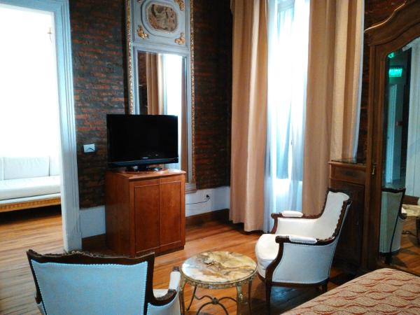 Hotel A&B Internacional : photo 6 de la chambre suite avec baignoire spa