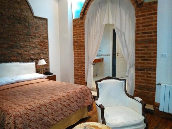 Hotel A&B Internacional : photo 5 de la chambre suite avec baignoire spa