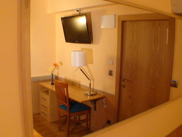 Hostal El Carmen : photo 2 de la chambre chambre simple avec salle de bains privative