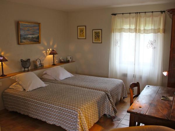 B&B La Badelle : photo 1 de la chambre chambre lits jumeaux avec salle de bains privative