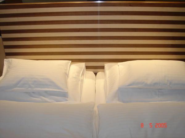 City Hotel : photo 2 de la chambre chambre double ou lits jumeaux standard