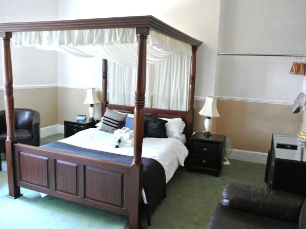 Kempfield House : photo 2 de la chambre chambre double supérieure avec lit à baldaquin