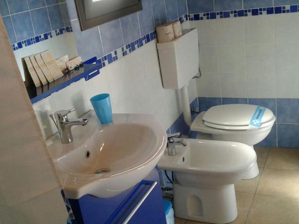 B&B Villa Pia : photo 3 de la chambre chambre double ou lits jumeaux avec salle de bains