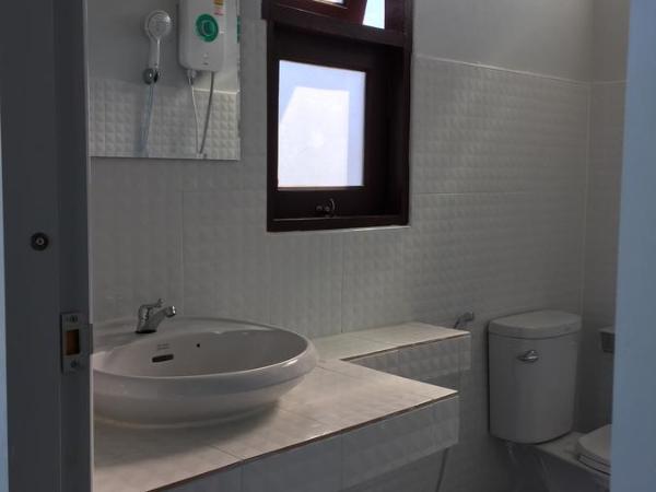 Chiangmai HomeTeL : photo 3 de la chambre chambre lits jumeaux - vue sur montagne