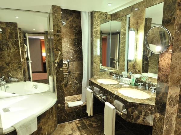 Warwick Brussels - Grand Place : photo 5 de la chambre chambre double premium deluxe