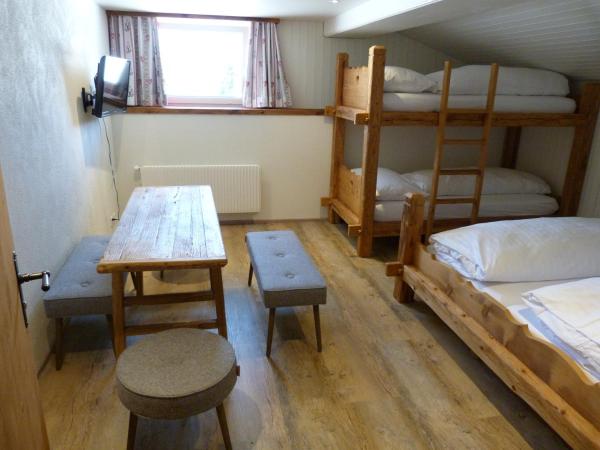 Berglodge Ristis : photo 3 de la chambre chambre quadruple avec salle de bains privative n° 1