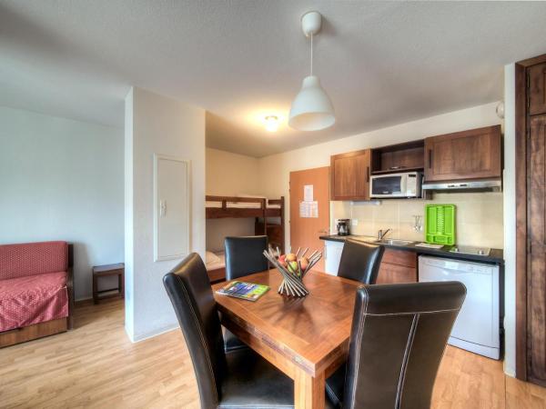 Zenitude Hôtel-Résidences l'Acacia Lourdes : photo 3 de la chambre appartement (6 adultes)