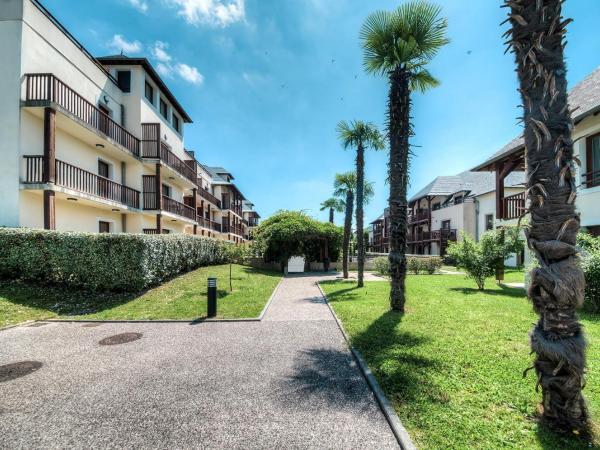 Zenitude Hôtel-Résidences l'Acacia Lourdes : photo 1 de la chambre studio (2 adultes) avec canapé-lit