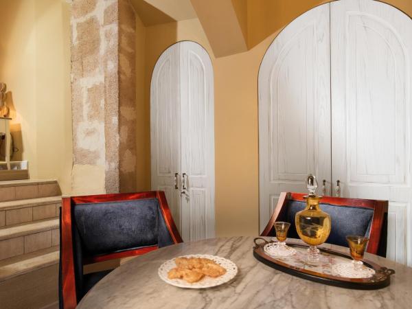 Cretan Renaissance : photo 8 de la chambre suite avec baignoire spa - vue sur jardin (panorea)